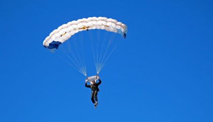 九游博彩-东道主出局夜，巴黎陷入沉默，东巴黎在哪里