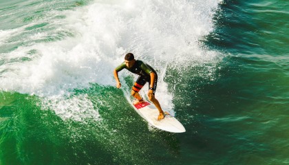 九游游戏-日本骑手大和田智子在2024年巴黎奥运会上与“雷霆”马匹携手夺铜，创历史佳绩。