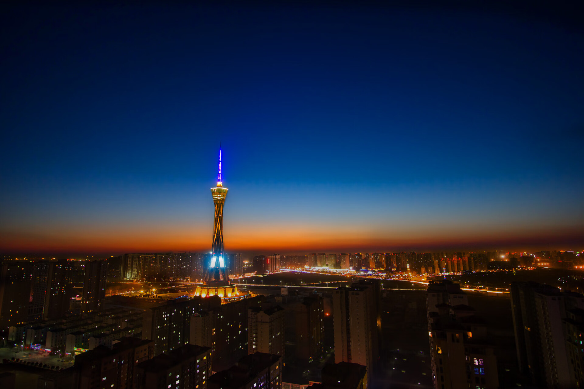 九游体育线上-维达德卡萨布兰卡计划举办国际足球训练营，促进交流，达维德卡拉布里亚