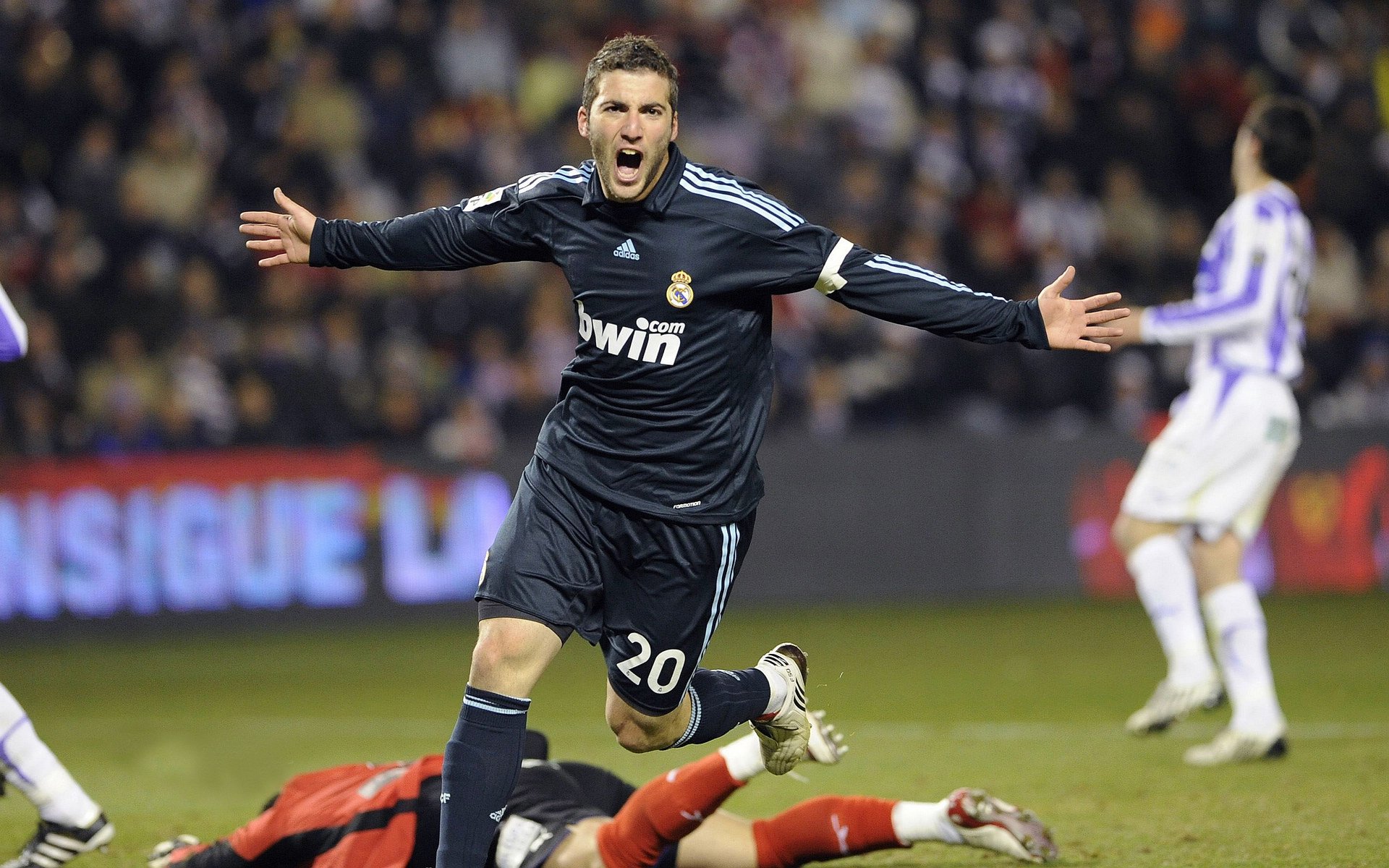 奥运赛场现“马拉多纳式”进球,马拉多纳30大经典进球